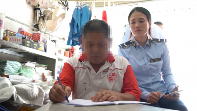 Thu giữ nhiều áo phông in bản đồ Việt Nam thiếu Hoàng Sa, Trường Sa