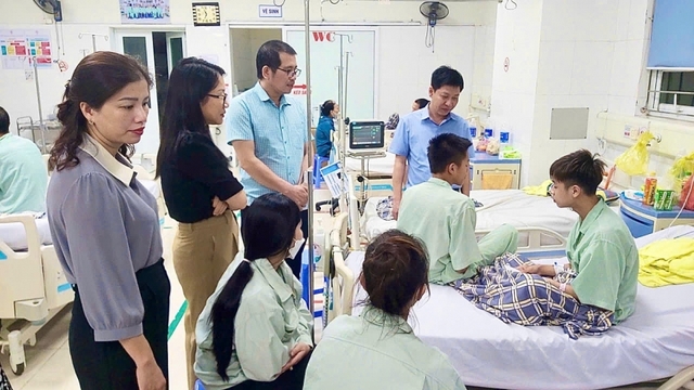 Bộ GDĐT thăm hỏi, động viên các gia đình, học sinh đuối nước tại Quảng Ninh