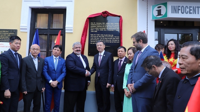 Khánh thành Bia lưu niệm chuyến thăm Chủ tịch Hồ Chí Minh tại Séc
