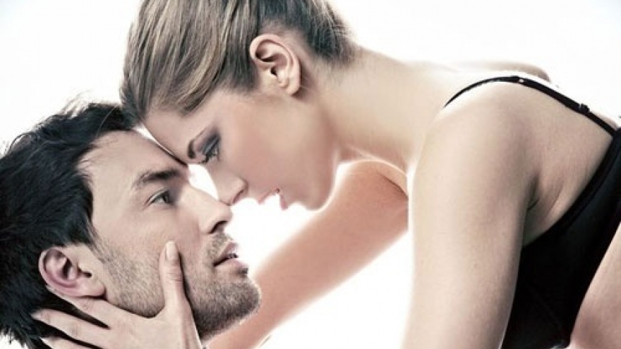 Nhu cầu tình dục của vợ tôi vẫn rất cao dù phải chăm 3 đứa con vất vả