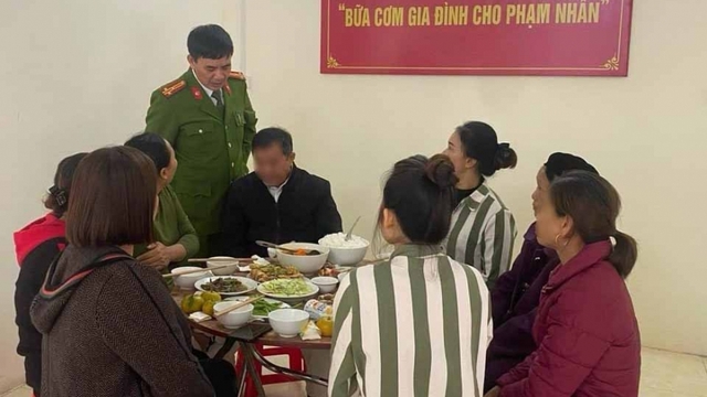 Phạm nhân được đặc xá gửi thư cảm ơn cán bộ quản giáo