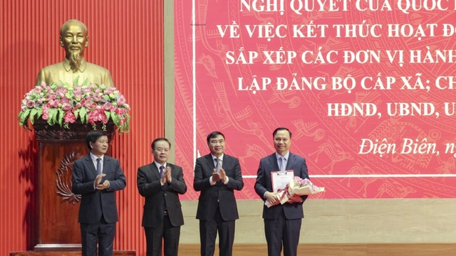 Điện Biên công bố quyết định thành lập 45 xã, phường mới