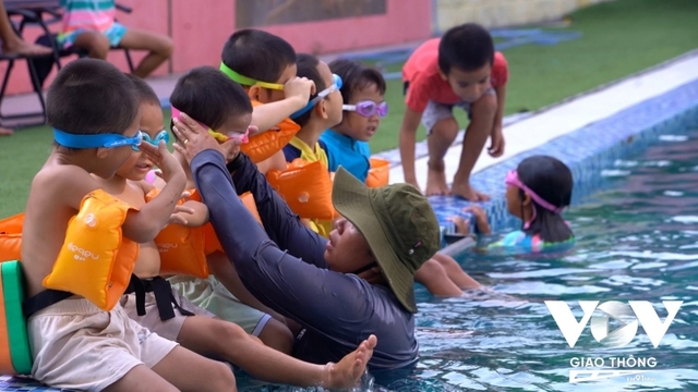 Trang bị kỹ năng cứu hộ cho trẻ em: Nguyên tắc cơ bản phòng chống đuối nước