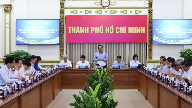 Kinh tế xã hội của TP.HCM tăng trưởng tích cực nhưng vẫn còn bài toán “đau đầu”