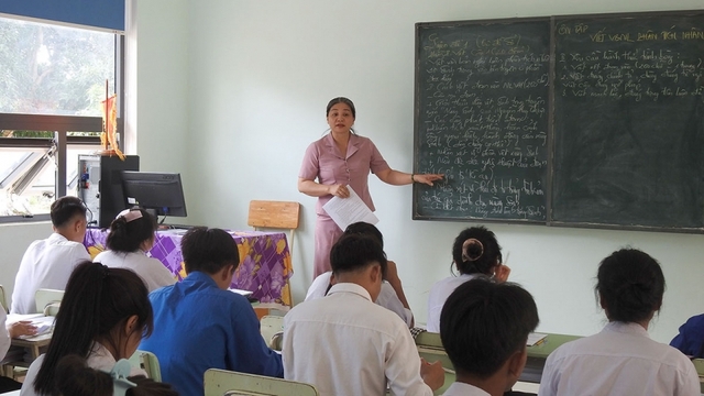 Học sinh vùng dân tộc thiểu số Kon Tum tích cực ôn luyện thi tốt nghiệp THPT
