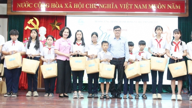 Lan tỏa yêu thương chương trình “Mẹ đỡ đầu" cho trẻ mồ côi