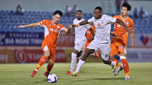 Những đội bóng nào còn trong cuộc đua trụ hạng V-League 2024/2025?