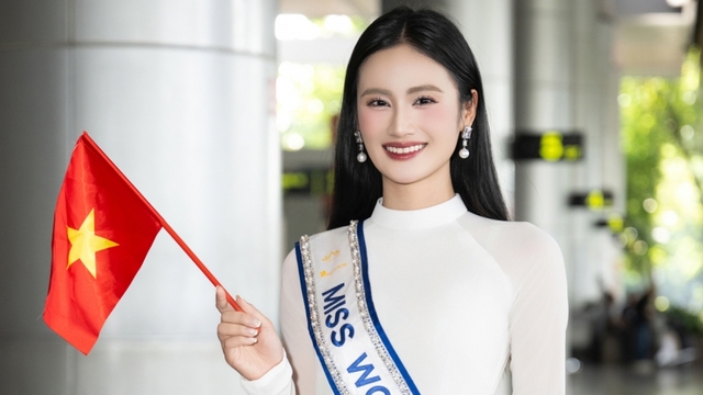 Hoa hậu Ý Nhi rạng rỡ trong tà áo dài trắng khi trở về từ Miss World