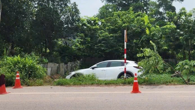 Ô tô mất lái lao xuống ruộng, một phụ nữ tử vong thương tâm