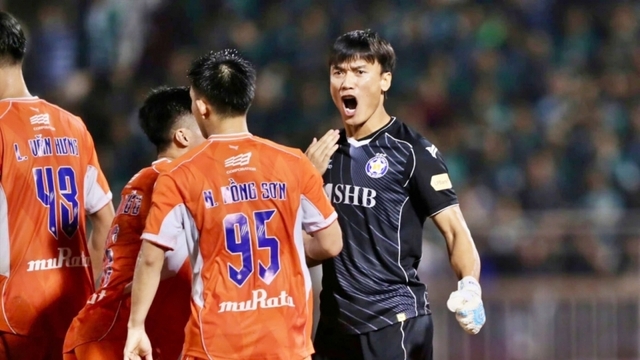 Bùi Tiến Dũng lọt top 10 thủ môn đắt giá nhất V-League 2025/2026