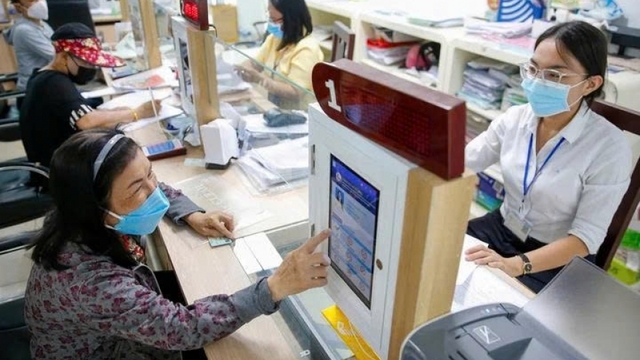 Cán bộ phản ánh "không được về hưu trước tuổi", Bộ Nội vụ nói gì?