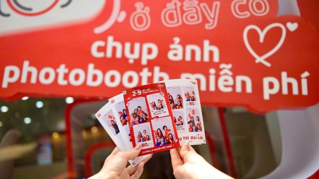 Giới trẻ Hà thành check-in Photobooth miễn phí tại cửa hàng Viettel