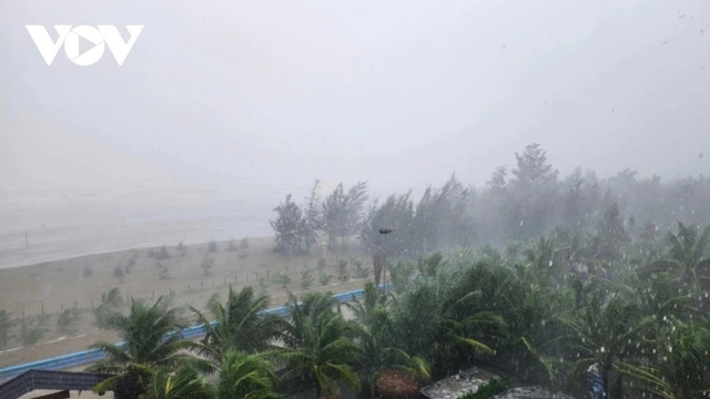 Chuyên gia chỉ ra thời khắc lặng gió cực kỳ nguy hiểm khi bão số 5 đổ bộ vào bờ