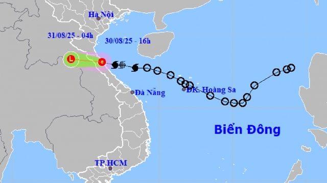 Bão số 6 Nongfa vào đất liền gây mưa lớn dồn dập tại miền Trung
