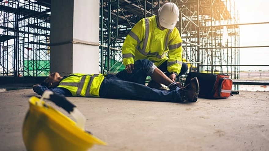 Sau khi bị tai nạn lao động, vợ chán nản, buông xuôi và đề nghị ly hôn