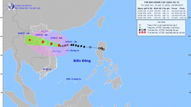 Bão số 5 mạnh cấp 14, áp sát đất liền Bắc Trung Bộ