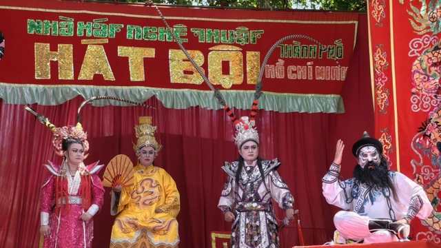 Hát Bội tìm về với khán giả ở không gian di tích