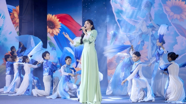 Bất ngờ với vai trò mới của Duyên Quỳnh tại đấu trường nhan sắc sinh viên