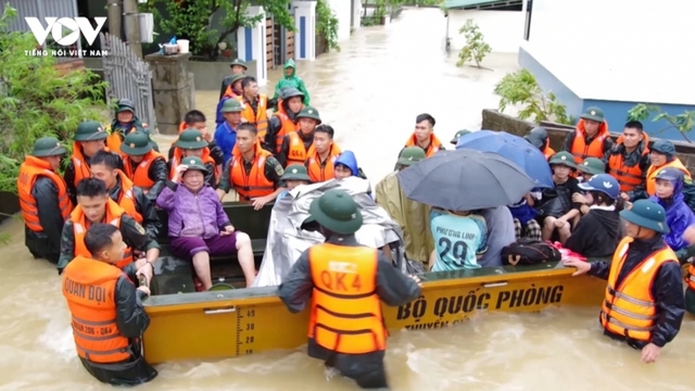 Kịp thời sơ tán 40 hộ dân Nghệ An ra khỏi vùng ngập lụt do ảnh hưởng của bão số 10