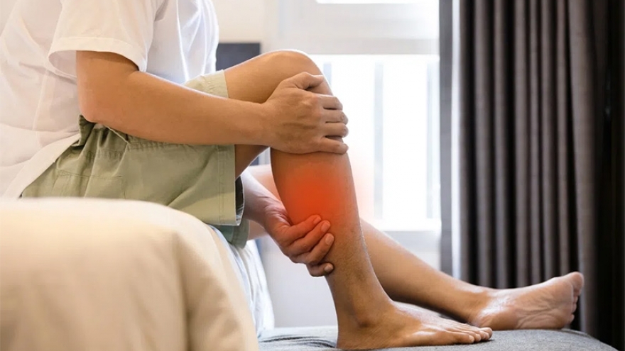 Làm gì để hạn chế tình trạng co rút cơ khi ngủ gây đau nhức?