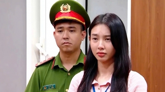 Hoa hậu Thuỳ Tiên ký hợp đồng quảng cáo với Chị em rọt để tránh trách nhiệm, giữ hình ảnh