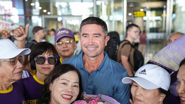 Cựu danh thủ Liverpool đến Việt Nam, chính thức dẫn dắt Hà Nội FC