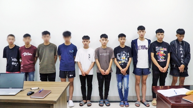 Bắt 20 thanh niên mang hung khí diễu phố ở Bắc Ninh