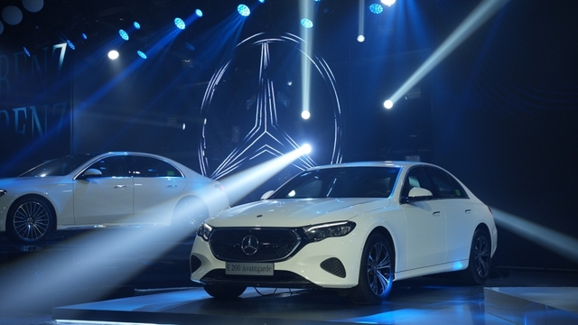Mercedes-Benz E-Class thế hệ mới ra mắt tại Việt Nam với giá từ 2,449 tỷ đồng