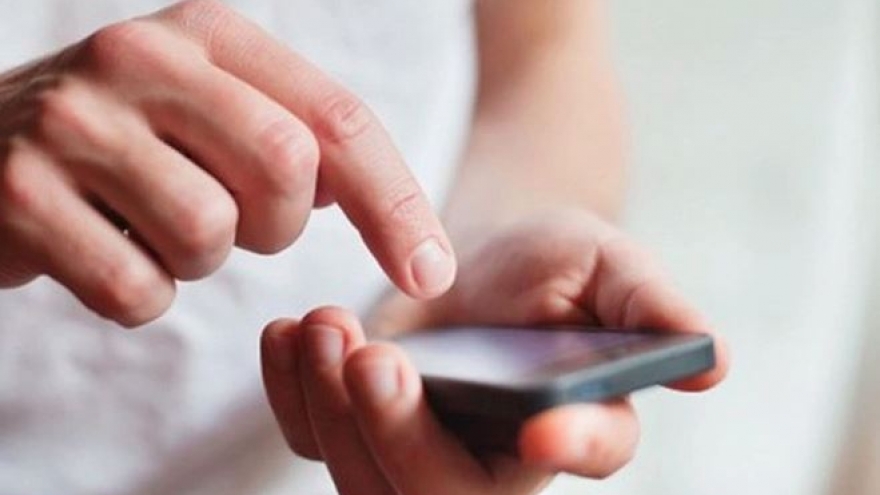 Sốc khi phát hiện ra vợ ngoại tình chỉ sau 1 tháng đi chăm bố ốm trong viện