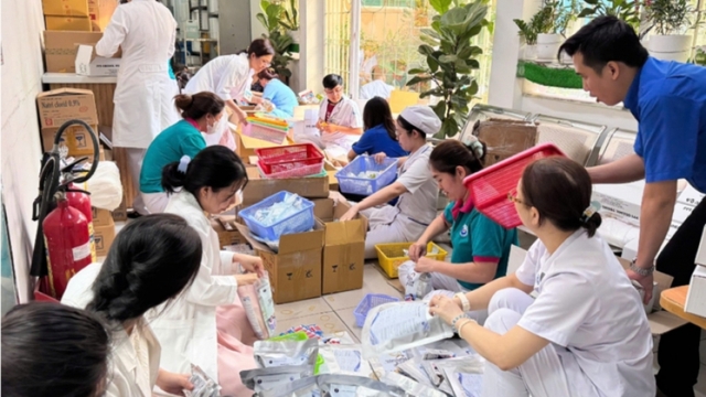 Ngành y tế TP.HCM gửi 10.000 túi thuốc gia đình hỗ trợ đồng bào vùng bão, lũ phía Bắc