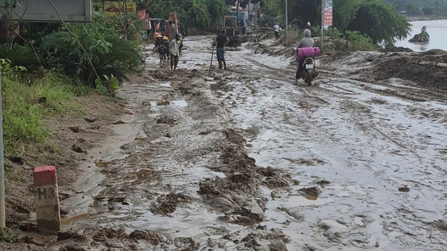 Lào Cai khẩn trương khắc phục giao thông sau bão số 10