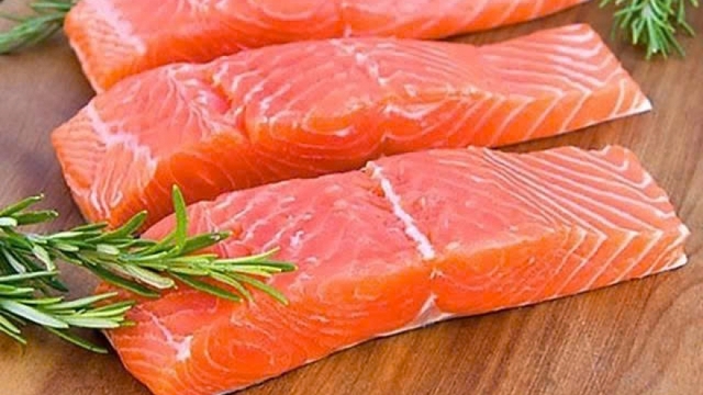 Cẩn trọng khi ăn cá hồi: Những thực phẩm “đại kỵ” cần biết