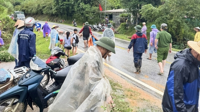 Học sinh Cao Bằng nghỉ học tránh bão số 11