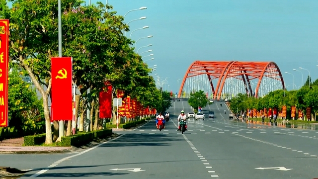 Rợp cờ hoa chào mừng Đại hội Đảng bộ tỉnh Vĩnh Long