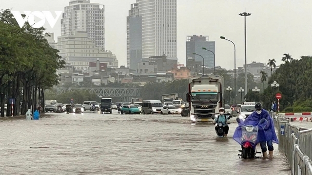 Hà Nội bao giờ mới thoát cảnh “mưa là ngập”?