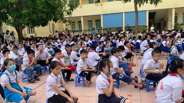 Trường TH Cự Khê xin lỗi, chấm dứt hợp đồng suất ăn sau vụ "thịt ôi, trứng hỏng"