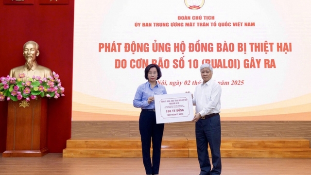 Hà Nội ủng hộ 100 tỷ đồng giúp đồng bào các tỉnh khắc phục hậu quả cơn bão số 10