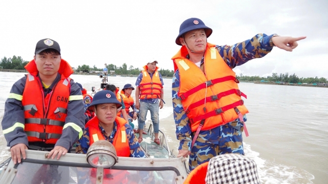 Vùng 3 Hải quân giúp đỡ nhân dân khắc phục hậu quả sau mưu lũ