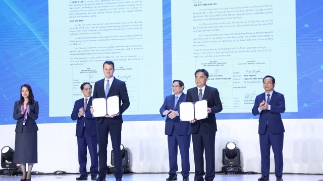 TP.HCM và WEF ra Tuyên bố chung thúc đẩy sản xuất thông minh