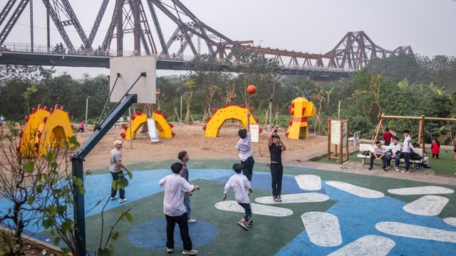 Think Playgrounds xây sân chơi trong phố miễn phí cho trẻ