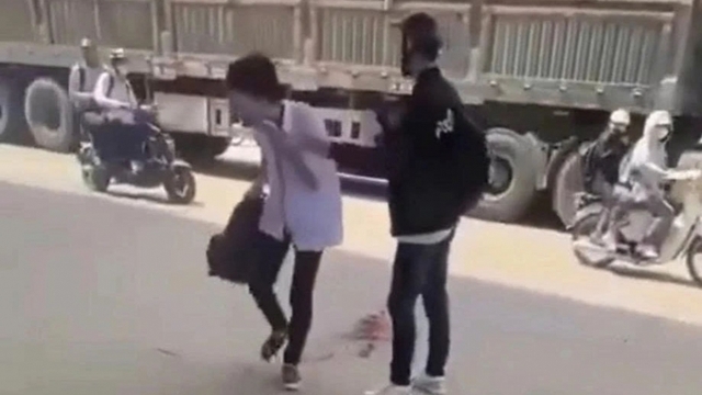 Bạo lực tuổi chưa thành niên: Trách nhiệm không chỉ ở nhà trường?