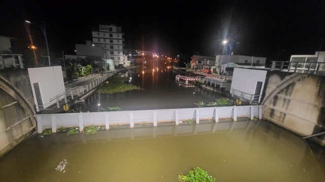 Triều cường dâng cao vượt các mức kỷ lục trước đây tại Cần Thơ