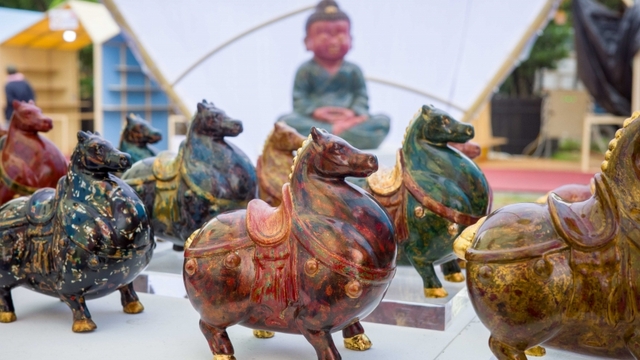 Nghệ sĩ – nghệ nhân: Khi cái bắt tay mở ra tinh thần mới cho gốm Việt