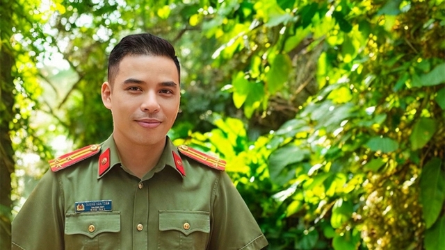 Thượng tá công an giành giải nhất văn chương với tiểu thuyết về tội phạm dữ liệu