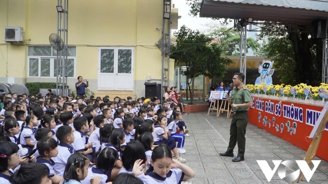 Để trẻ em “không một mình” trên không gian mạng