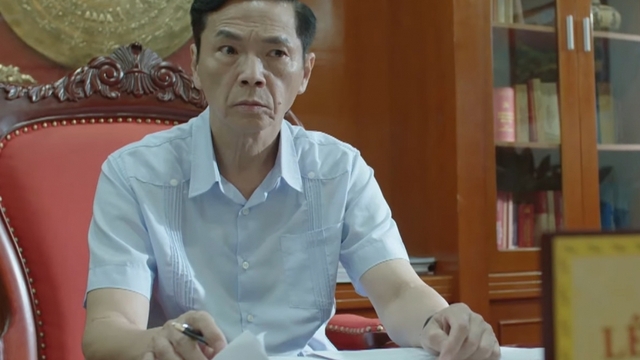 “Lằn ranh” tập 4: Áp lực bủa vây ông Sách giữa vòng xoáy đơn thư và “chạy ghế"