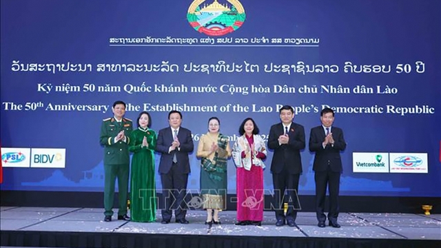Lãnh đạo Đảng, Nhà nước dự chiêu đãi Kỷ niệm lần thứ 50 Quốc khánh nước CHDCND Lào