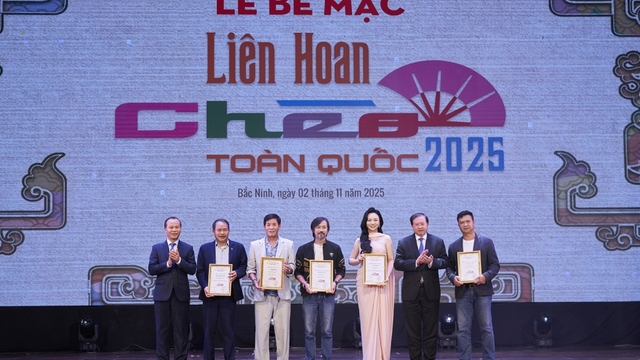 “Mẫu ngự trời Nam” giúp NSƯT Hoài Anh tỏa sáng tại Liên hoan Chèo 2025