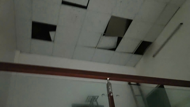 Lốc xoáy làm nhiều nhà dân bị tốc mái, hư hỏng tại Quảng Ngãi