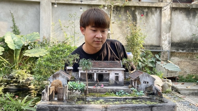 Chàng trai trẻ lưu giữ ký ức đẹp của người cao tuổi